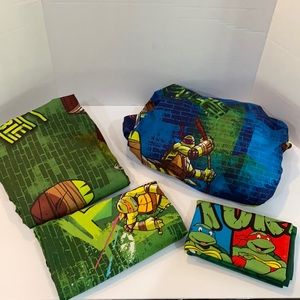 Nickelodeon Teenage Ninja Turtles Twin Size Sheet Set with 2 Pillow cases 4 pcs